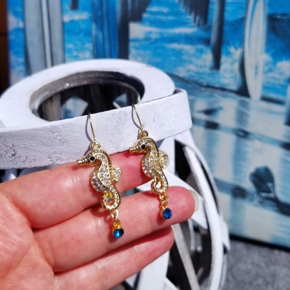 Seahorse Earrings - Picture 3 of 6